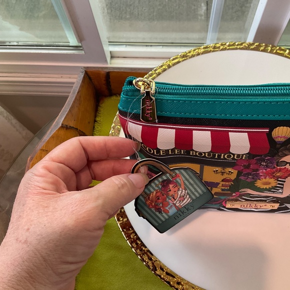 nikky by Nicole Lee Boutique Cosmetic Bag NWT - Picture 3 of 6